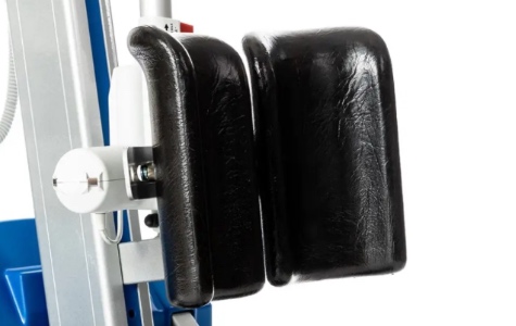 Kniepolster Elektro Aufrichtlifter SMove mit intelligentem Fahrantrieb